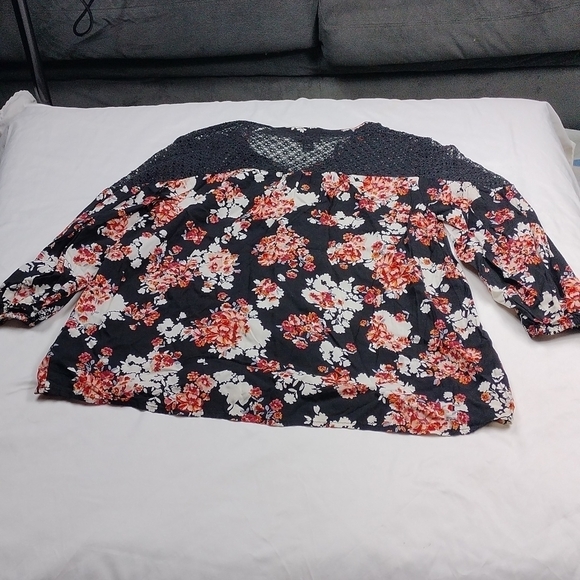ANA women's floral small sized top with 3/4 sleeves - Picture 7 of 9